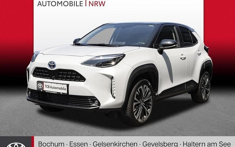 Weiß Gebraucht 2023 Toyota Yaris Hybrid Elegant Limousine | 28.989 € - Bild 1/4