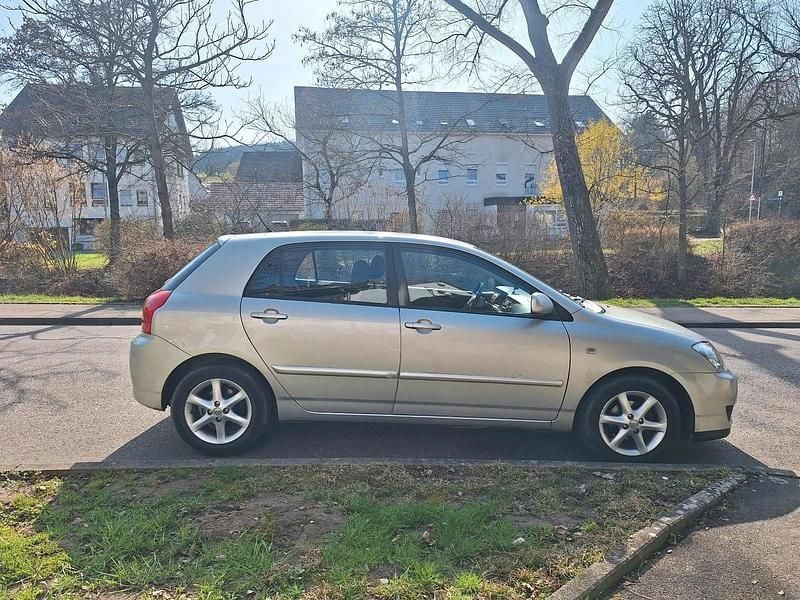 Gebraucht Toyota Corolla 97 PS (71 kW) 2010 Silber Limousine