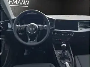 Neu Audi A1 116 PS (85 kW) 2026 Schwarz (mythosschwarz metallic) SUV