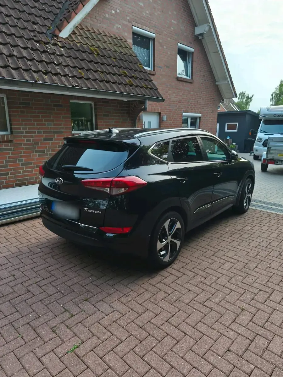Gebraucht Hyundai Tucson 141 PS (103 kW) 2016 Schwarz SUV