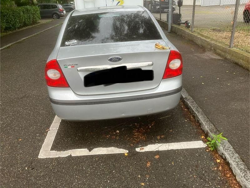 Gebraucht Ford Focus Trend 101 PS (74 kW) 2006 Silber Limousine