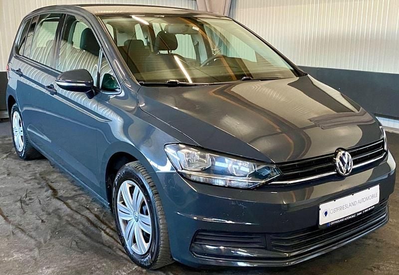 Grau Gebraucht 2019 VW Touran Trendline Van / Kleinbus | 17.490 € (Guter Preis) - Bild 1/4