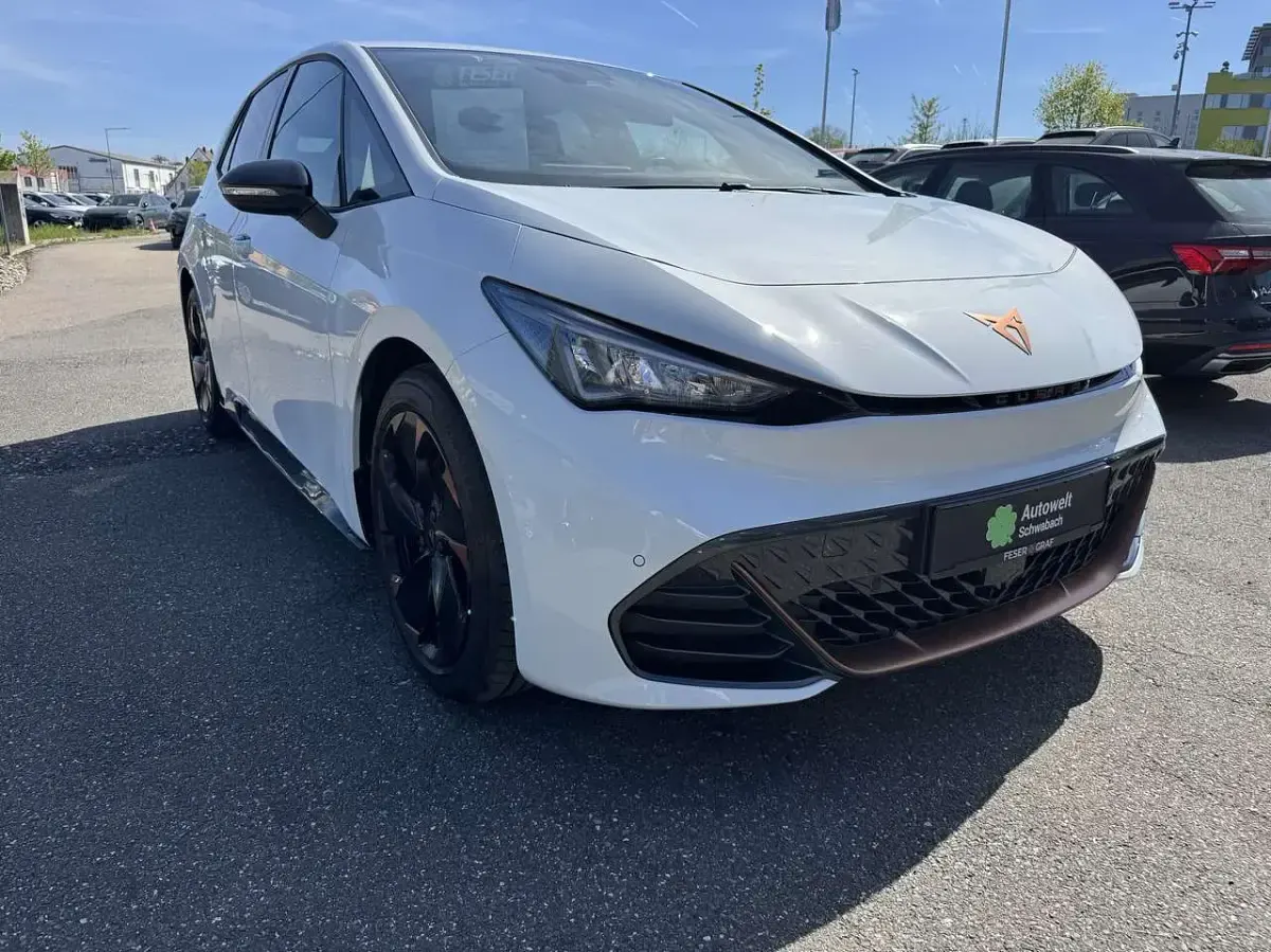 Gebraucht Cupra Born e-Boost 169 kW (231 PS) 2024 Weiß Kleinwagen