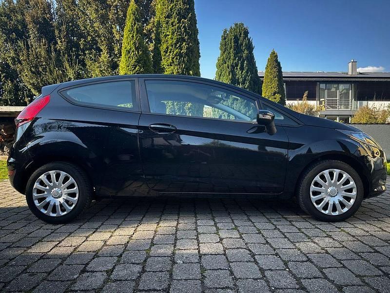 Używany Ford Fiesta 60 KM (44 kW) 2009 Czarny Sedan/Limuzyna