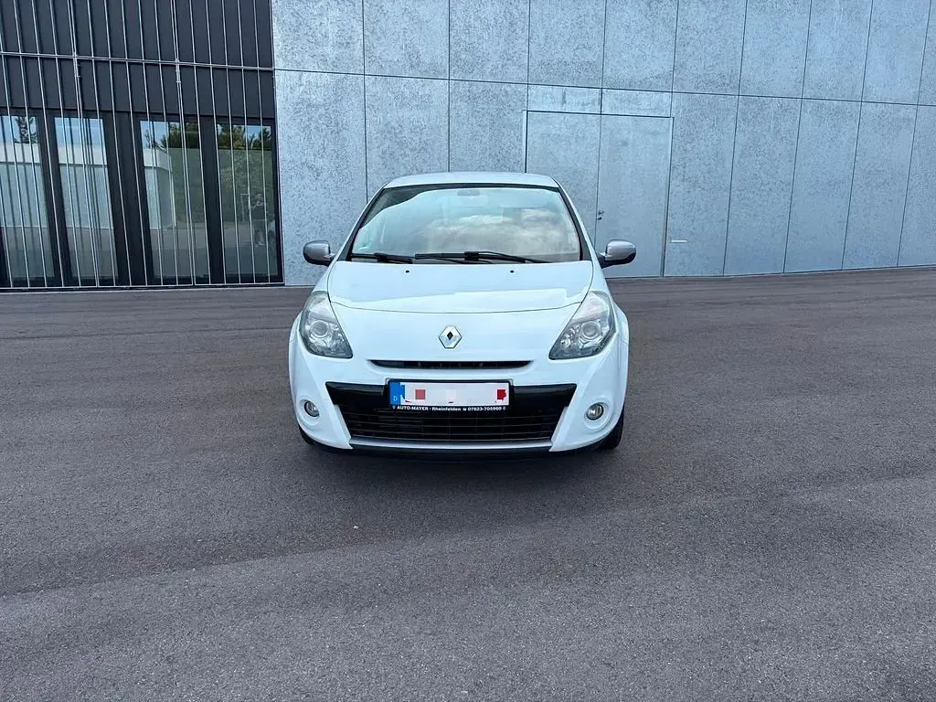 Gebraucht Renault Clio Night&Day 103 PS (75 kW) 2013 Weiß Kleinwagen