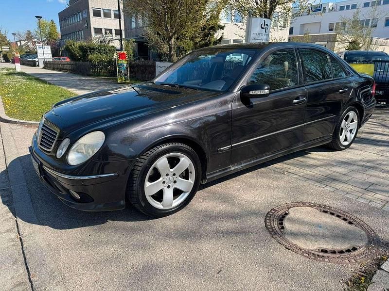 Gebraucht Mercedes E500 306 PS (225 kW) 2004 Mokkaschwarz lackierung Limousine