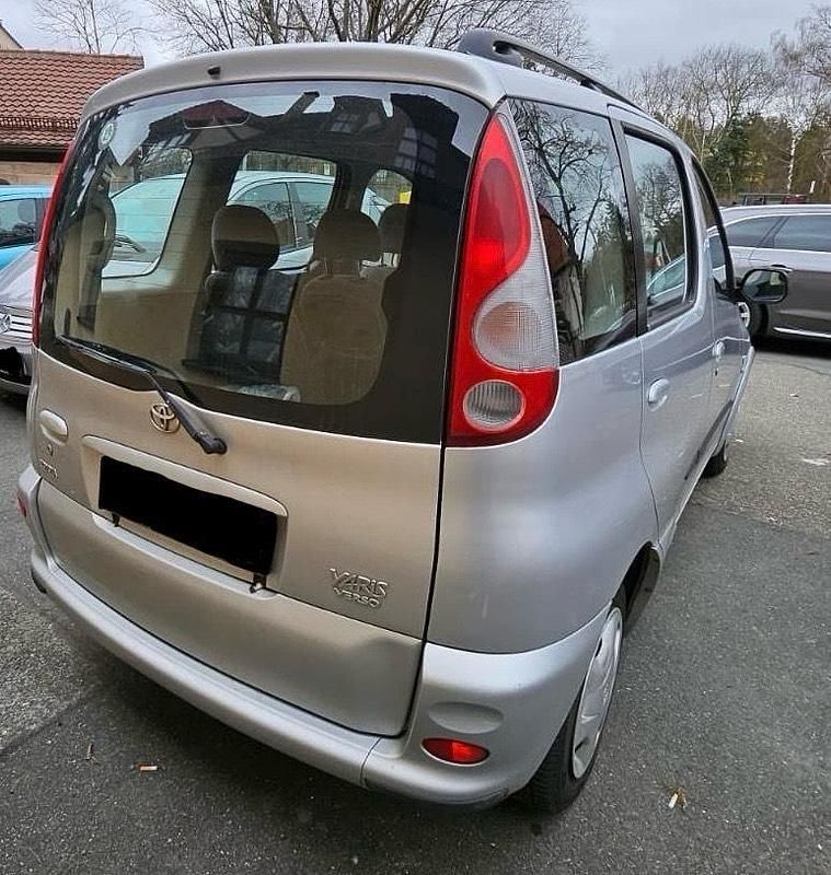 Gebraucht Toyota Yaris 86 PS (63 kW) 2002 Silber Kleinwagen