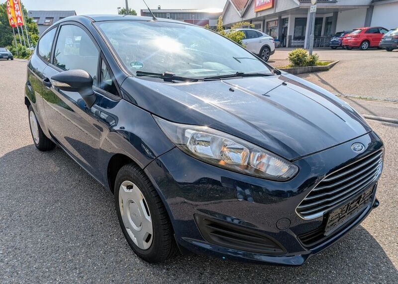 Blau Gebraucht 2013 Ford Fiesta Ambiente Kleinwagen | 4.900 € (Fairer Preis) - Bild 1/4
