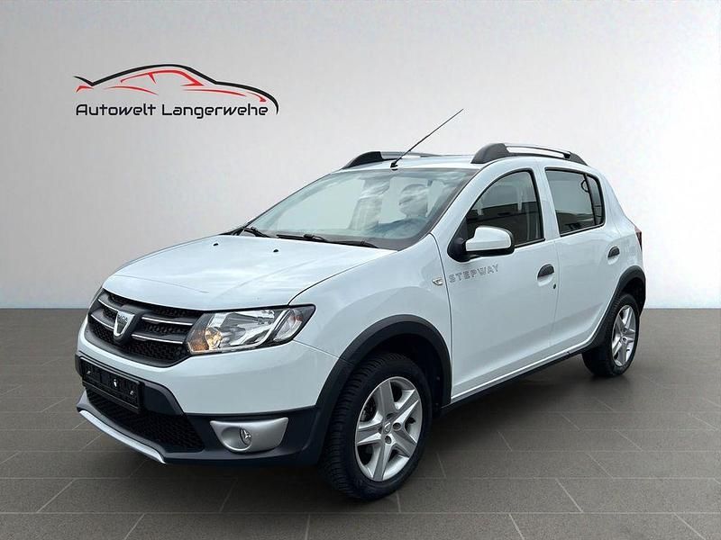 Weiß Gebraucht 2015 Dacia Sandero Prestige Kleinwagen | 8.999 € (Fairer Preis) - Bild 1/4