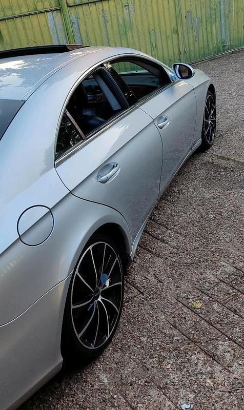 Silber Gebraucht 2006 Mercedes CLS320 Limousine | 7.250 € (Etwas zu teuer) - Bild 1/4