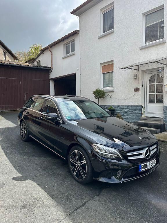 Schwarz Gebraucht 2019 Mercedes C300e Avantgarde Limousine | 19.000 € (Superpreis) - Bild 1/4
