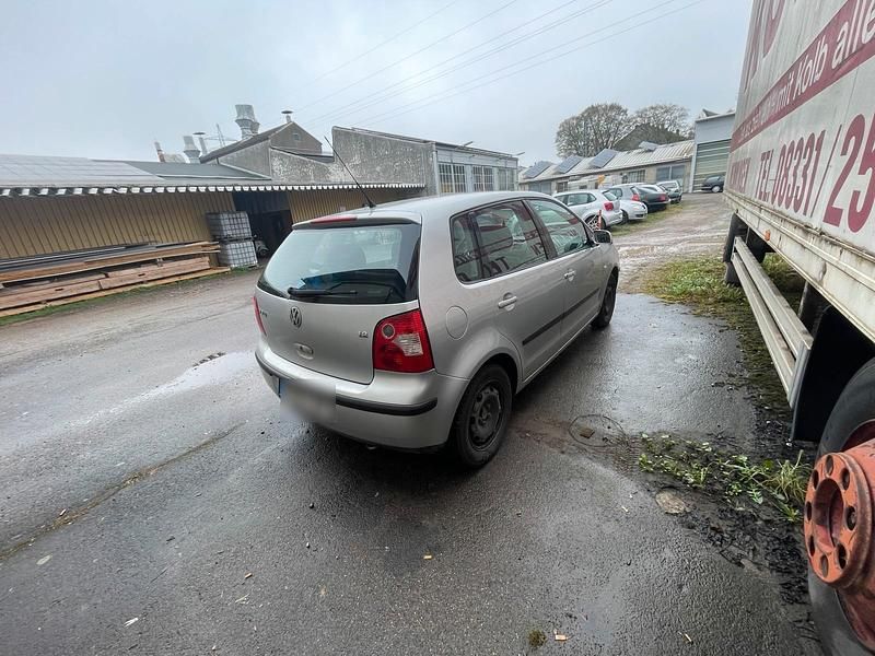Gebraucht VW Polo 64 PS (47 kW) 2003 Grau Kleinwagen