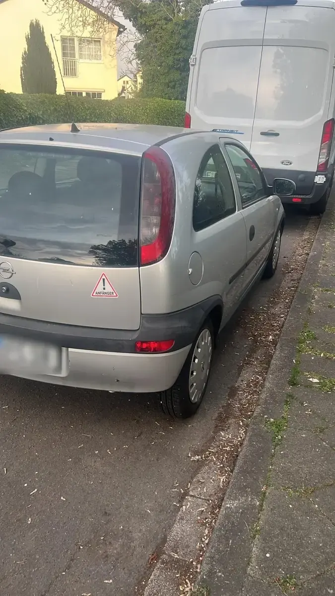 Używany Opel Corsa 58 KM (42 kW) 2002 Srebrny Hatchback