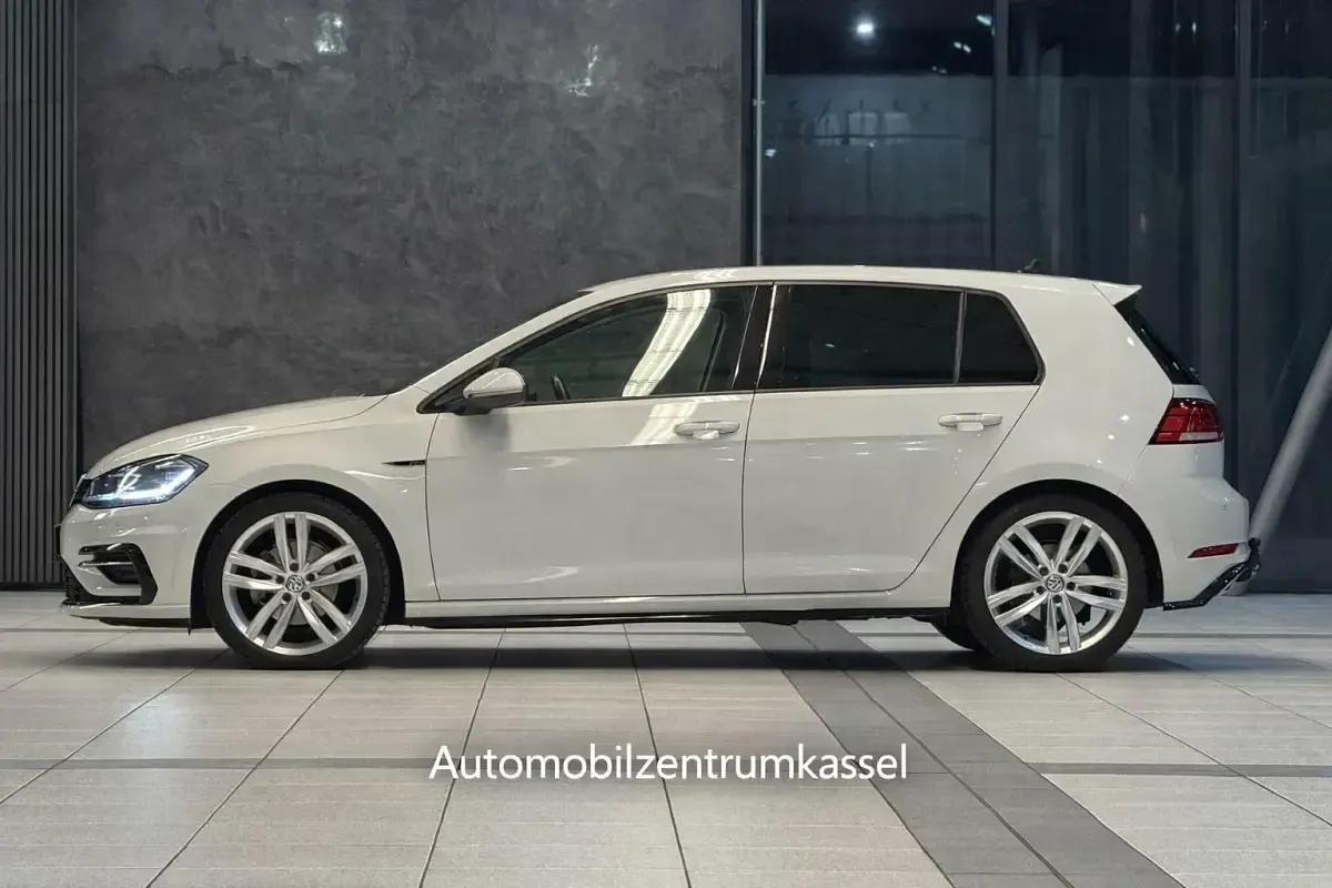 Gebraucht VW Golf VII Highline 150 PS (110 kW) 2019 Weiß Limousine