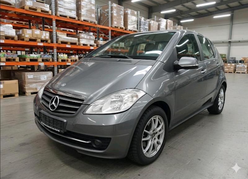 Grau Gebraucht 2010 Mercedes A180 Van / Kleinbus | 2.700 € (Fairer Preis) - Bild 1/4
