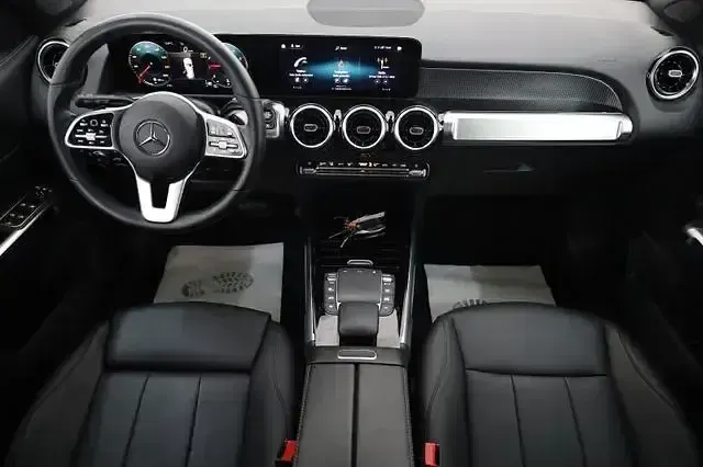 Gebraucht Mercedes GLB200 Progressive 163 PS (119 kW) 2022 Silber SUV