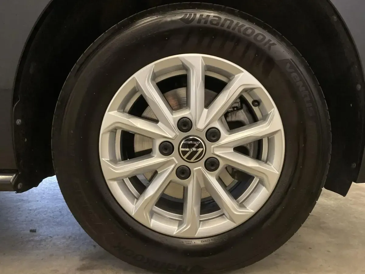 Käytetty VW Multivan Life 150 HP (110 kW) 2025 Tila-auto