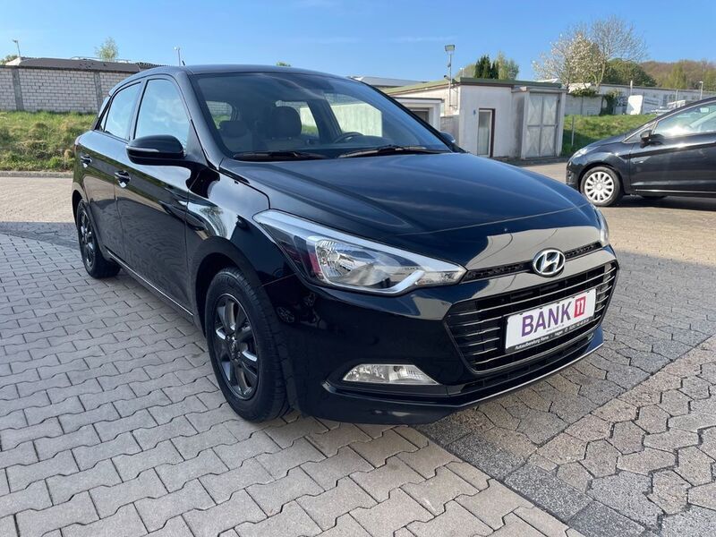 Schwarz Gebraucht 2018 Hyundai i20 YES! Limousine | 6.290 € (Guter Preis) - Bild 1/4