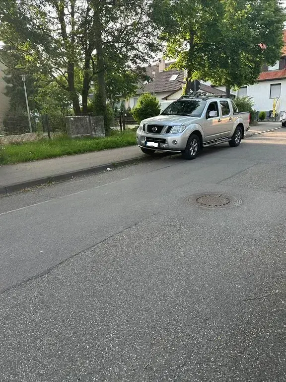 Gebraucht Nissan Navara 190 PS (139 kW) 2014 Silber Pickup