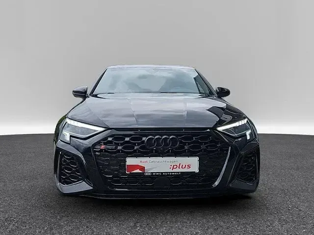Gebraucht Audi RS3 Sportback Ambiente 400 PS (294 kW) 2023 Mythosschwarz metallic Kleinwagen