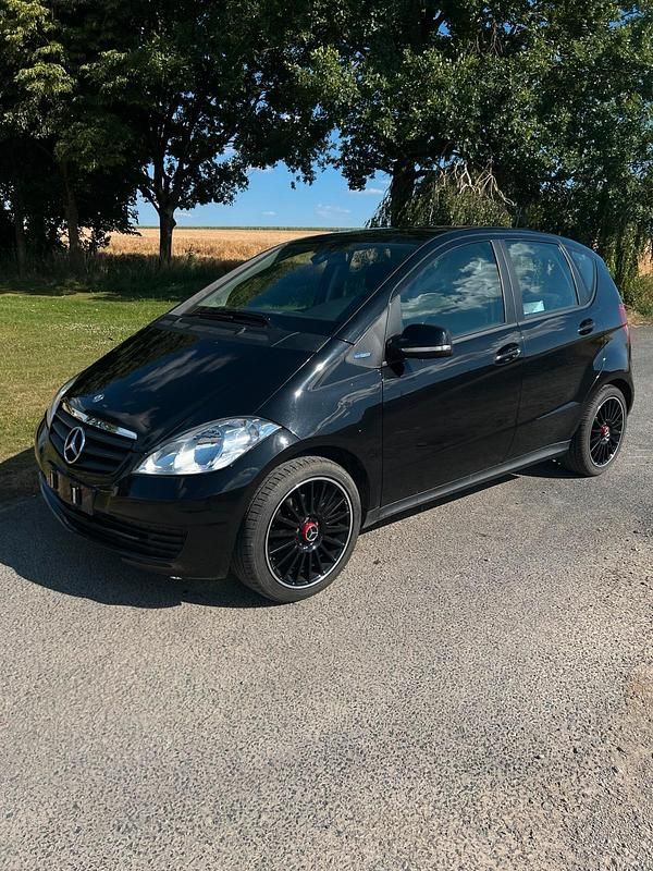 Schwarz Gebraucht 2011 Mercedes A160 Limousine | 2.999 € (Guter Preis) - Bild 1/4