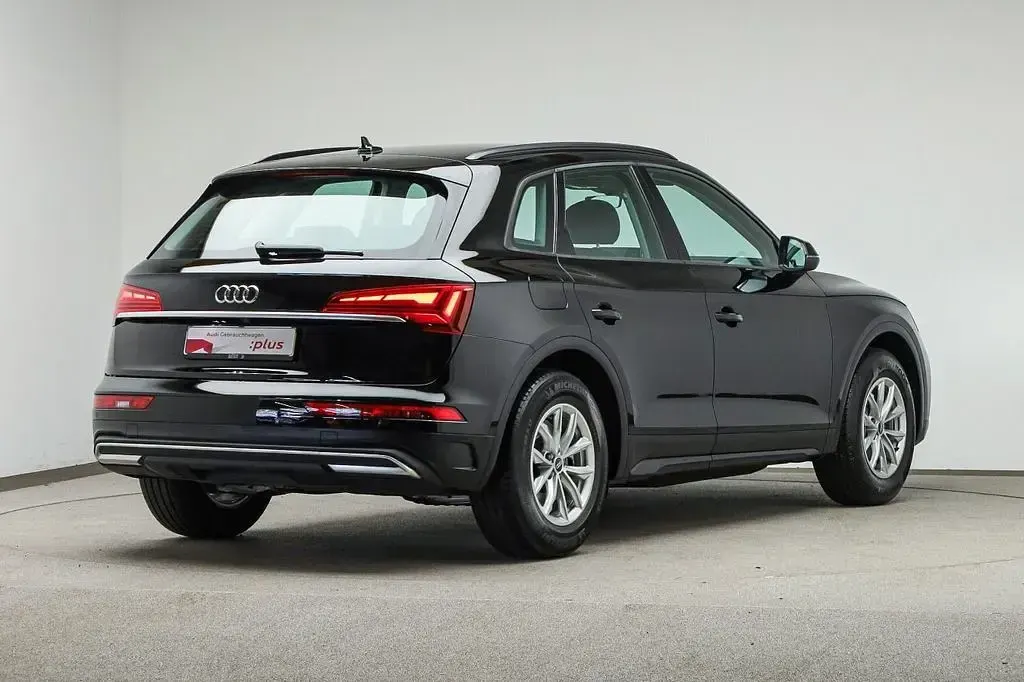 Gebraucht Audi Q5 Ambiente 163 PS (119 kW) 2022 Brillantschwarz (metallic) SUV