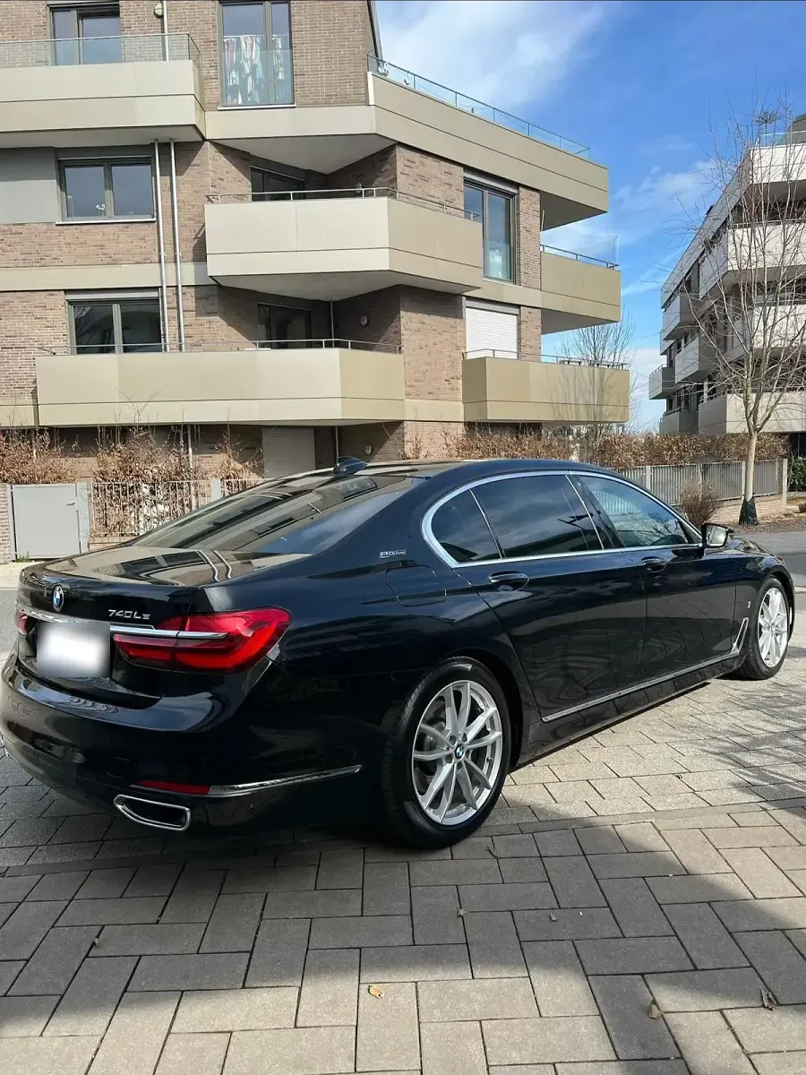 Gebraucht BMW 740 258 PS (189 kW) 2018 Schwarz Limousine