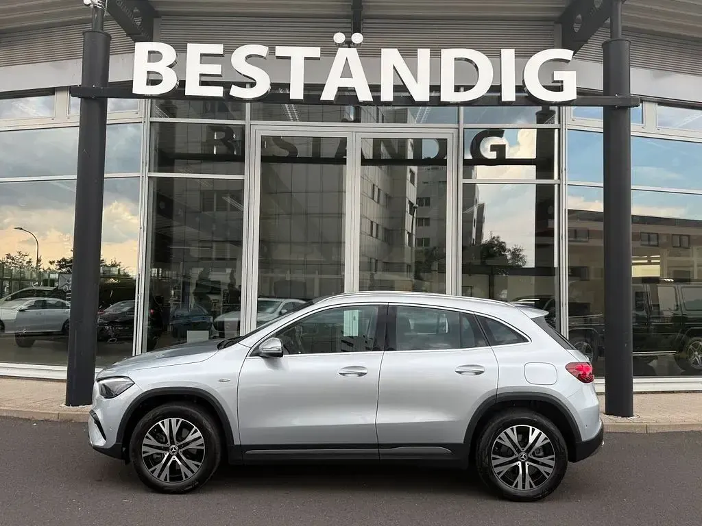 Gebraucht Mercedes GLA250 Progressive 218 PS (160 kW) 2025 Lack hightechsilber (metallic) SUV