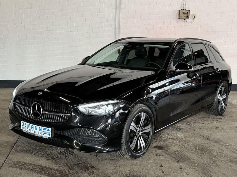 Gebraucht Mercedes C200 Avantgarde 163 PS (119 kW) 2023 Obsidianschwarz  metalliclack Kombi