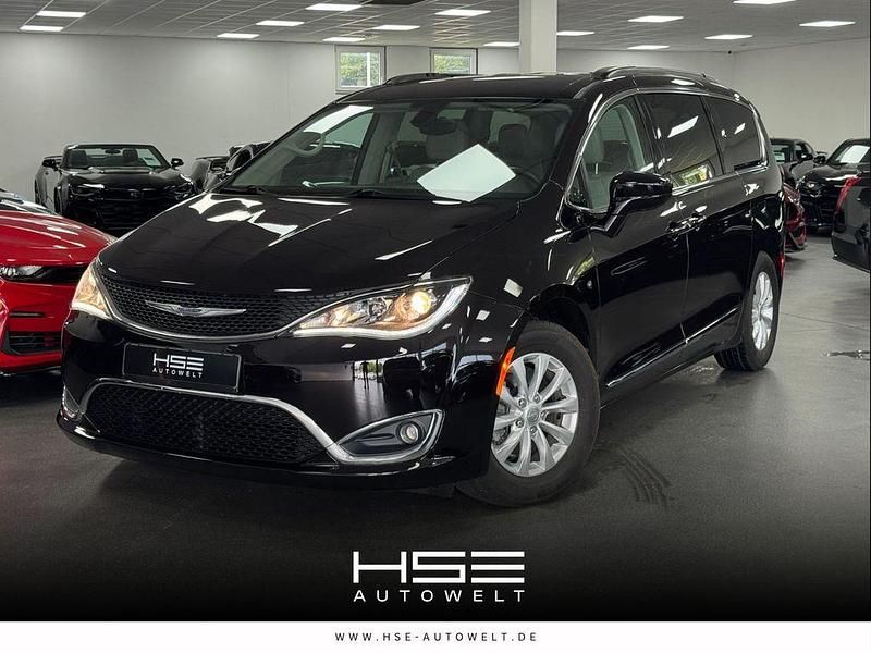Braun Gebraucht 2016 Chrysler Pacifica Touring SUV | 17.990 € - Bild 1/3