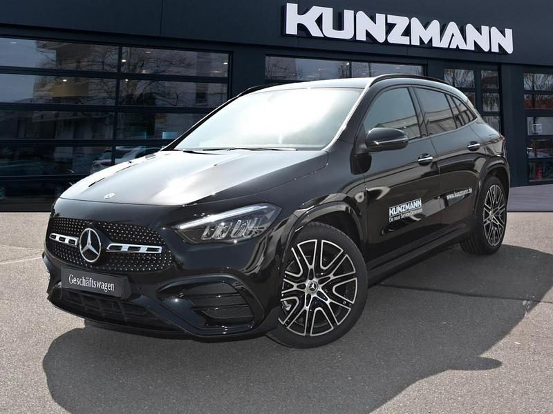 Kosmosschwarz metallic Gebraucht 2025 Mercedes GLA180 AMG SUV | 40.990 € (Guter Preis) - Bild 1/4