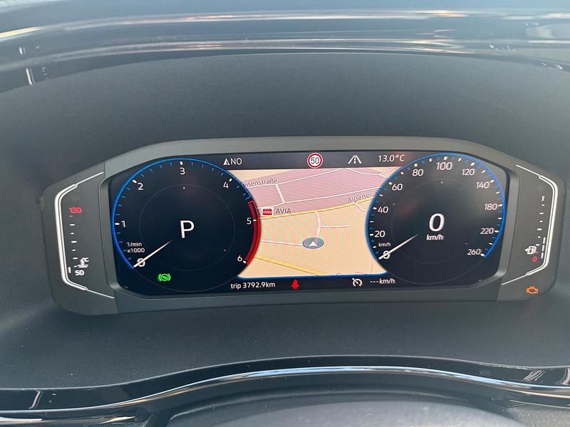 Second-hand VW Multivan Highline 199 CP (146 kW) 2020 Argintiu Monovolum