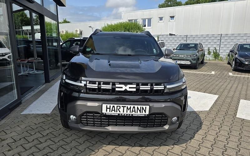Perlmuttschwarz metallic (schwarz) Neu 2025 Dacia Duster Journey SUV | 29.450 € (Fairer Preis) - Bild 1/4