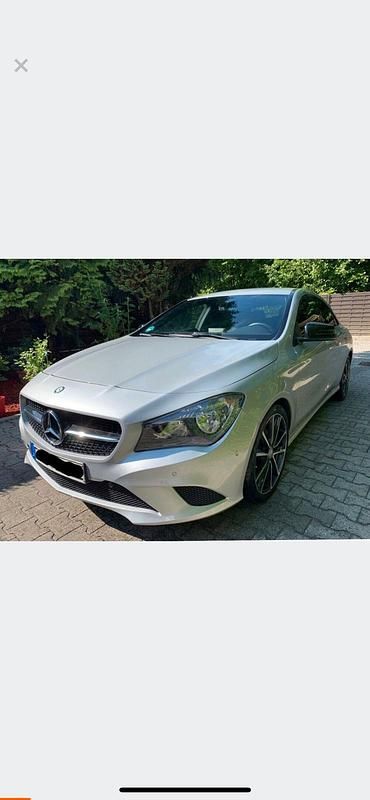 Silber Gebraucht 2013 Mercedes CLA200 Coupé | 15.299 € (Guter Preis) - Bild 1/4