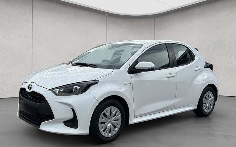 Weiß Gebraucht 2021 Toyota Yaris Hybrid Business Edition Limousine | 16.990 € (Fairer Preis) - Bild 1/4