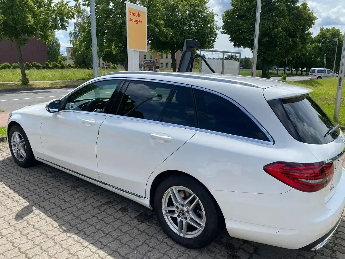 Gebraucht Mercedes C220 194 PS (142 kW) 2020 Weiß Kombi