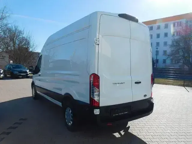 Używany Ford Transit Trend 131 KM (96 kW) 2024 Biały Sedan/Limuzyna