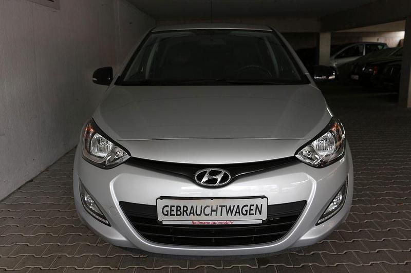 Gebraucht Hyundai i20 Edition 86 PS (63 kW) 2014 Silber Kleinwagen