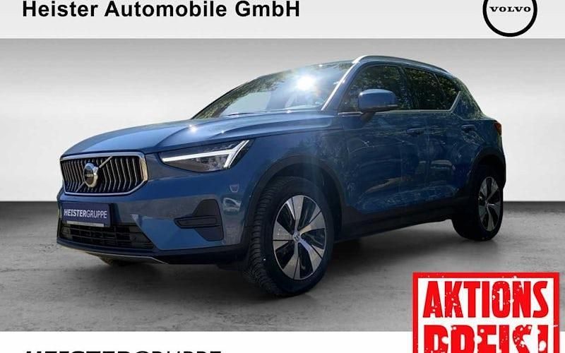 Fjord blue metallic (metallic) Gebraucht 2022 Volvo XC40 Core SUV | 29.990 € (Fairer Preis) - Bild 1/4