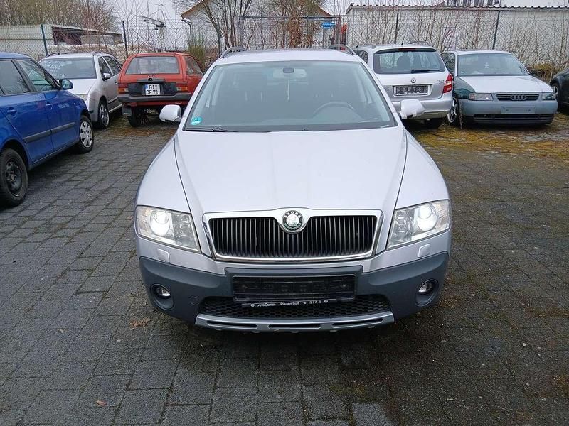 Gebraucht Skoda Octavia Scout Scout 4x4 140 PS (102 kW) 2008 Brilliant silber mettalic Kombi