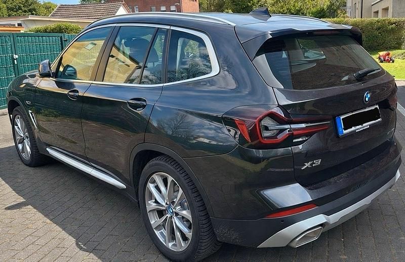 Grau Gebraucht 2022 BMW X3 SUV | 42.500 € (Fairer Preis) - Bild 1/4