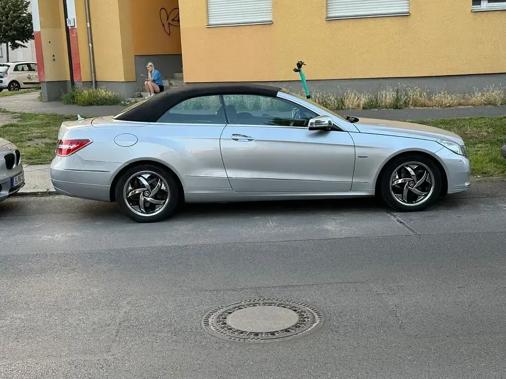 Second-hand Mercedes E250 Avantgarde 204 CP (150 kW) 2010 Argintiu Cabrio
