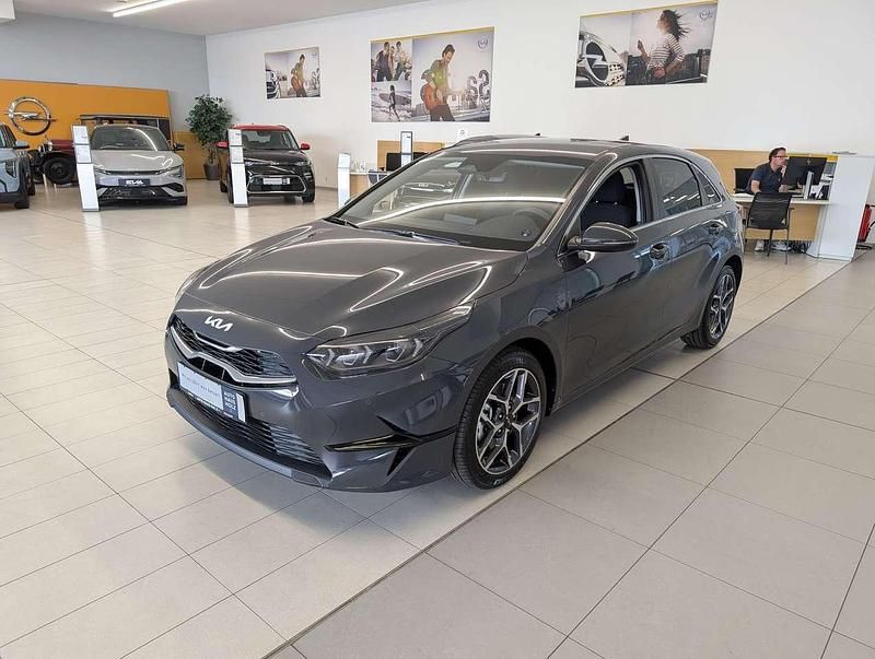 Pentametal Neu 2025 Kia Ceed Style Limousine | 25.790 € (Etwas zu teuer) - Bild 1/4