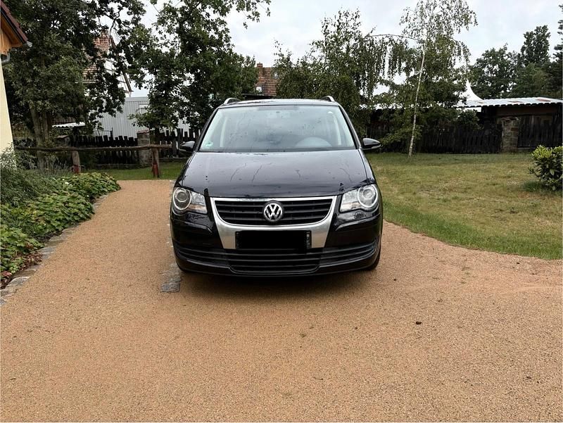 Schwarz Gebraucht 2009 VW Touran Van / Kleinbus | 2.500 € (Superpreis) - Bild 1/4