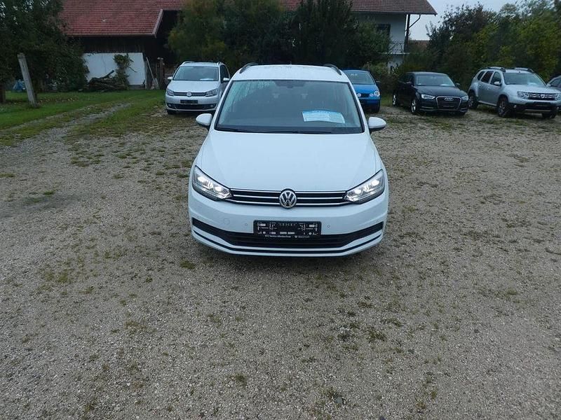 Weiß Gebraucht 2020 VW Touran Comfortline Van / Kleinbus | 15.990 € (Superpreis) - Bild 1/4