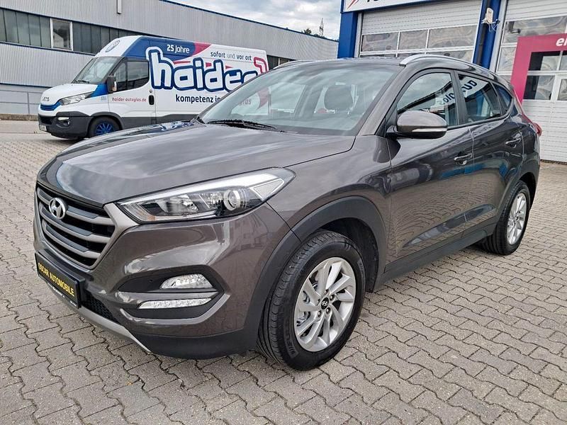 Gebraucht Hyundai Tucson Trend 136 PS (100 kW) 2016 Moon rock / met SUV