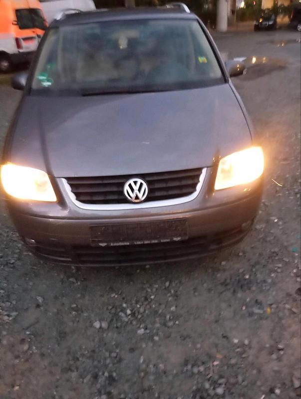 Grau Gebraucht 2005 VW Touran Van / Kleinbus | 950 € (Superpreis) - Bild 1/4
