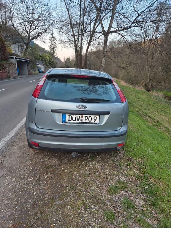 Gebraucht Ford Focus Ghia 101 PS (74 kW) 2005 Beige Limousine