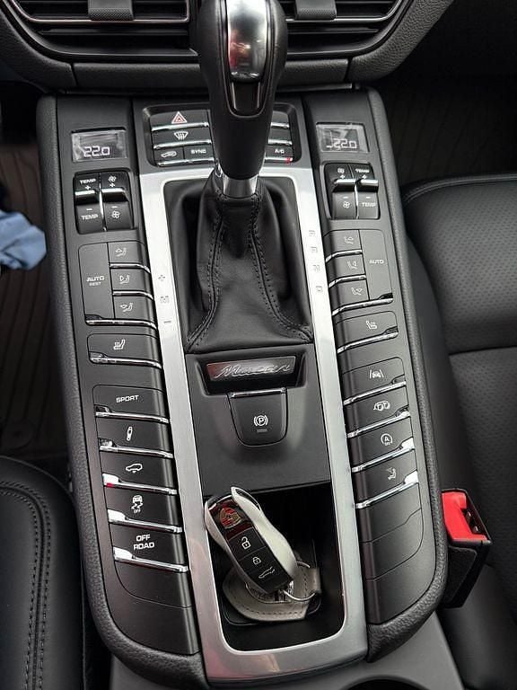 Grau Gebraucht 2020 Porsche Macan GTS SUV | 62.500 € (Guter Preis) - Bild 1/4