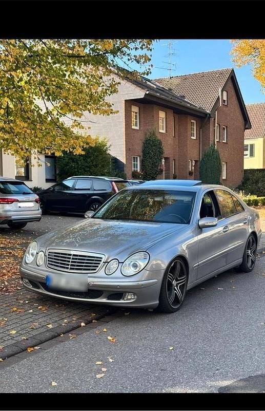 Beige Gebraucht 2004 Mercedes E200 Elegance Limousine | 2.499 € (Fairer Preis) - Bild 1/4